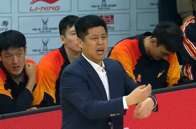 开云体育-一个赛季被罚8次,总罚金高达27万元,最惨球队出炉,裁判却无恙